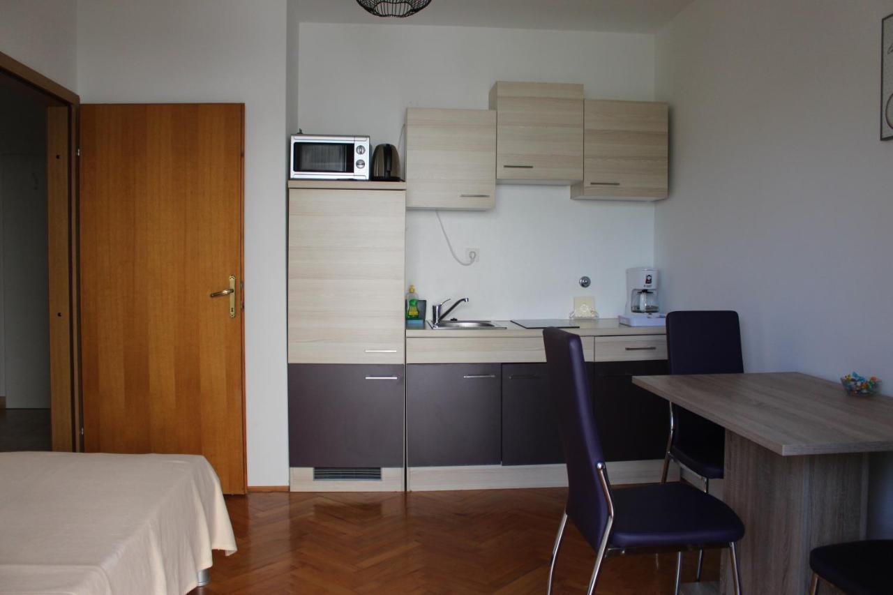 Apartmani Mia Jadranovo Ngoại thất bức ảnh